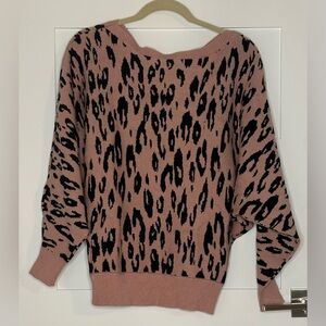BUNDLE 4/$12💥 
Retro animal print sweater.